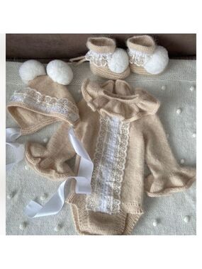𝅺beautiful knitted angora  with lace detail matching set
